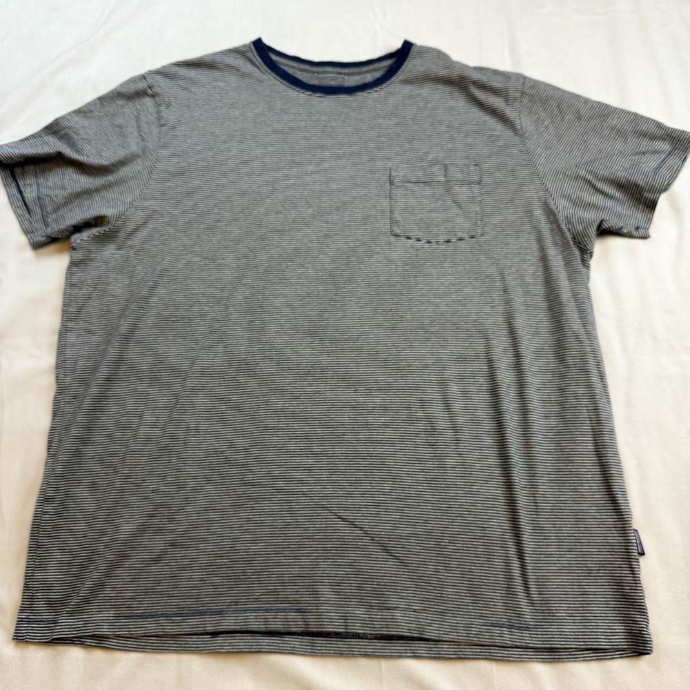 Patagonia Men's Short Sleeve T Shirt With Pocket Blue White Striped‎ Size XL